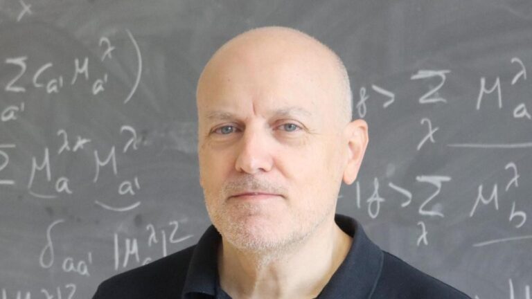 Fyzik Alberto Casas a iluze času