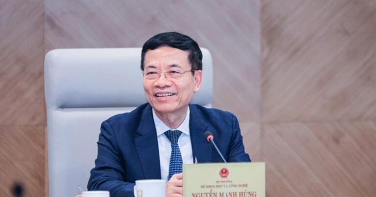 Ministr Nguyễn Mạnh Hùng: Od nynějška i obyčejní lidé mohou mít asistenta za pouhých 10 USD