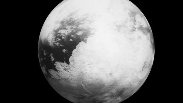 Objevování skrytého světa ledu na měsíc Titan