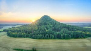 Přírodní krásy Dolního Slezska: Vyhaslé sopky a jejich tajemství