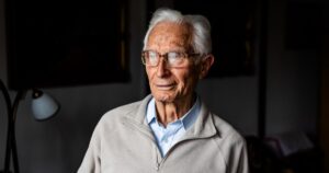 Role 98letého starého matematika a jeho tajomstvo dlhého života