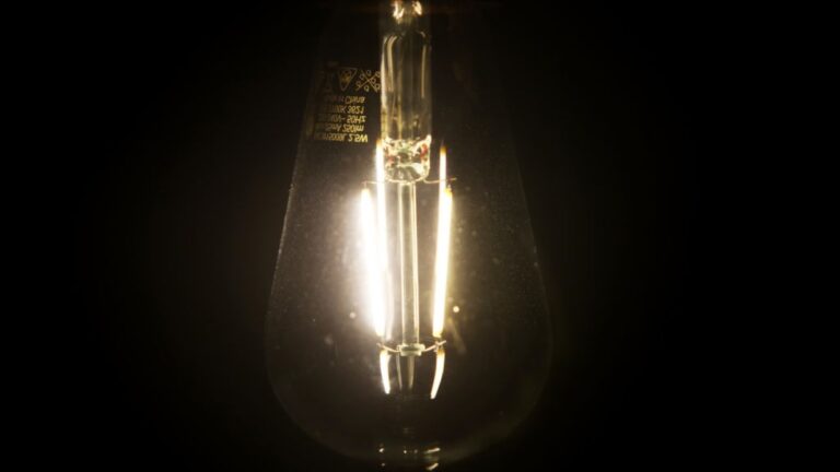 Teorie světla o 180 letech je zpochybněna novou studií