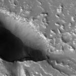 Tým čínských výzkumníků identifikoval jeskyně na Marsu, které byly formovány vodou