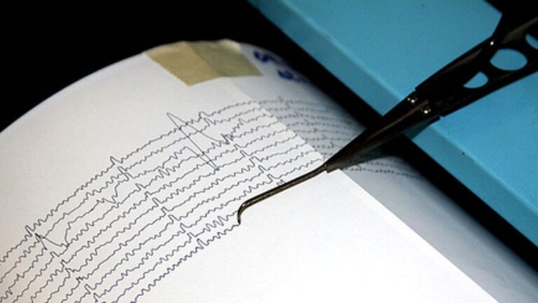 Dvě zemětřesné otřesy zaznamenané obyvatelstvem