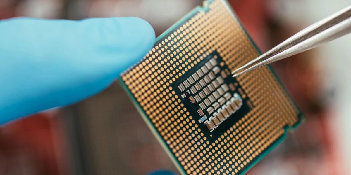 Fyzici řeší základní problém moderní elektroniky