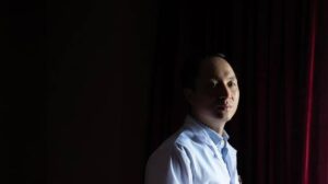 He Jiankui: Znovu na scéně po geneticky upravených miminkách