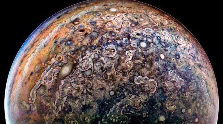 Jupiter: Nové objevy pomocí sondy Juno