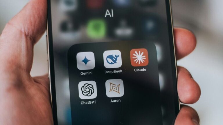 Nejen pro programátory: Povolené pracovní pozice vyžadující znalosti AI, po kterých zaměstnavatelé touží