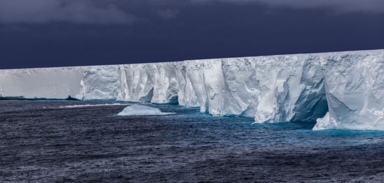 Neobvyklý příběh ledovce A-23A a jeho konečná fáze