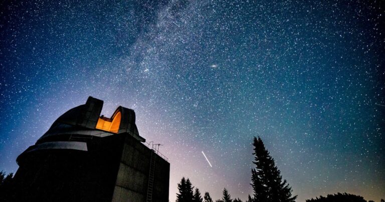 Objev nových struktur v Ring Nebula: Ionizované železo a jeho tajemství