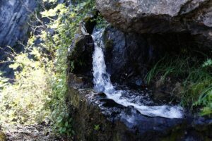 Podzemní vody na Korsice: časová dimenze skryté zdroje