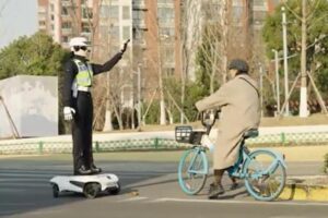 Robot jako městský strážník: v Číně už je to realita