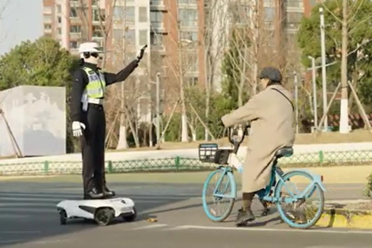 Robot jako městský strážník: v Číně už je to realita