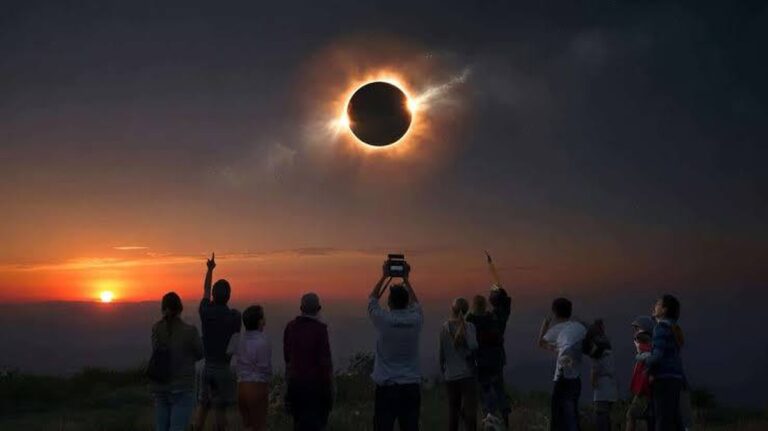 Sluneční zatmění století: Co musíte vědět o šesti minutách tmy