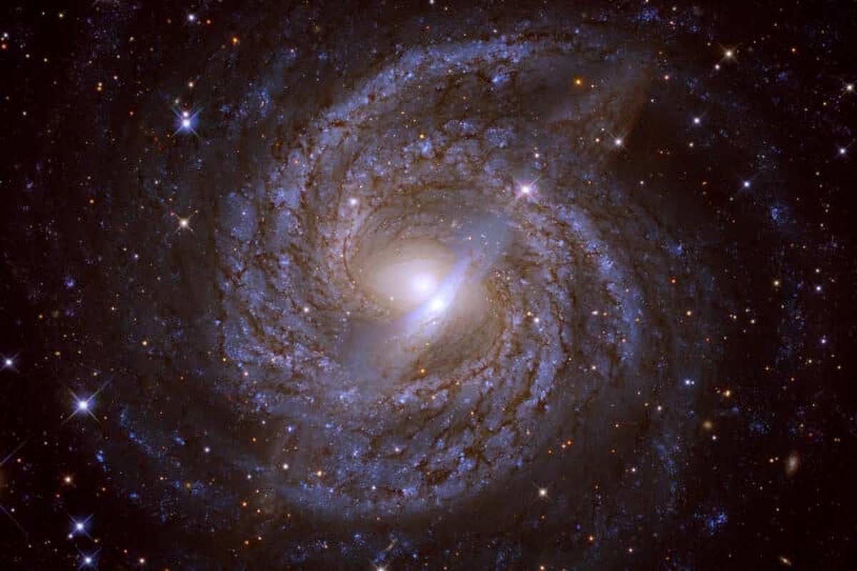 Staré spirální galaxie s hvězdnými pruty potvrzeny pozorováním dalekohledem Jamese Webba