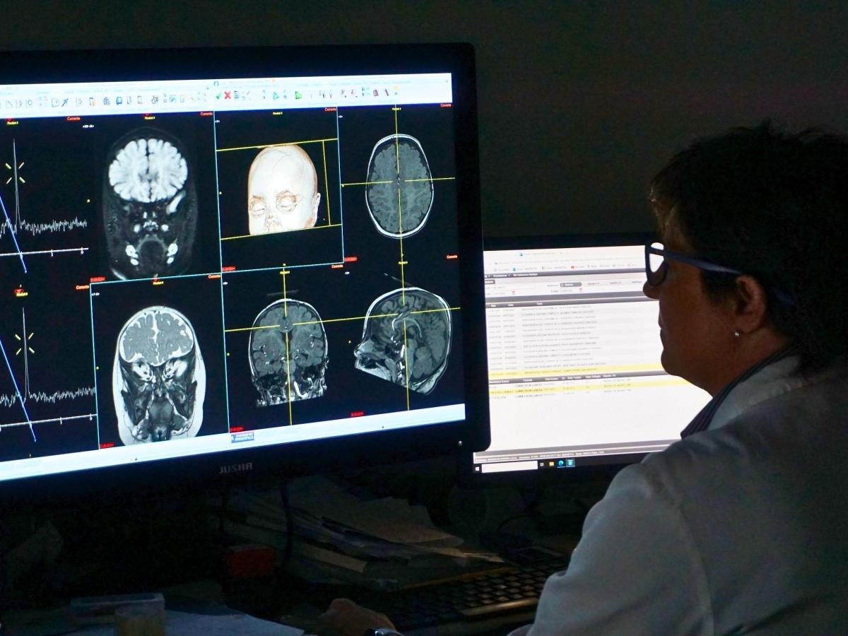 Umělá inteligence ve zdravotnictví: diagnostika, terapie a prevence pádů pacientů