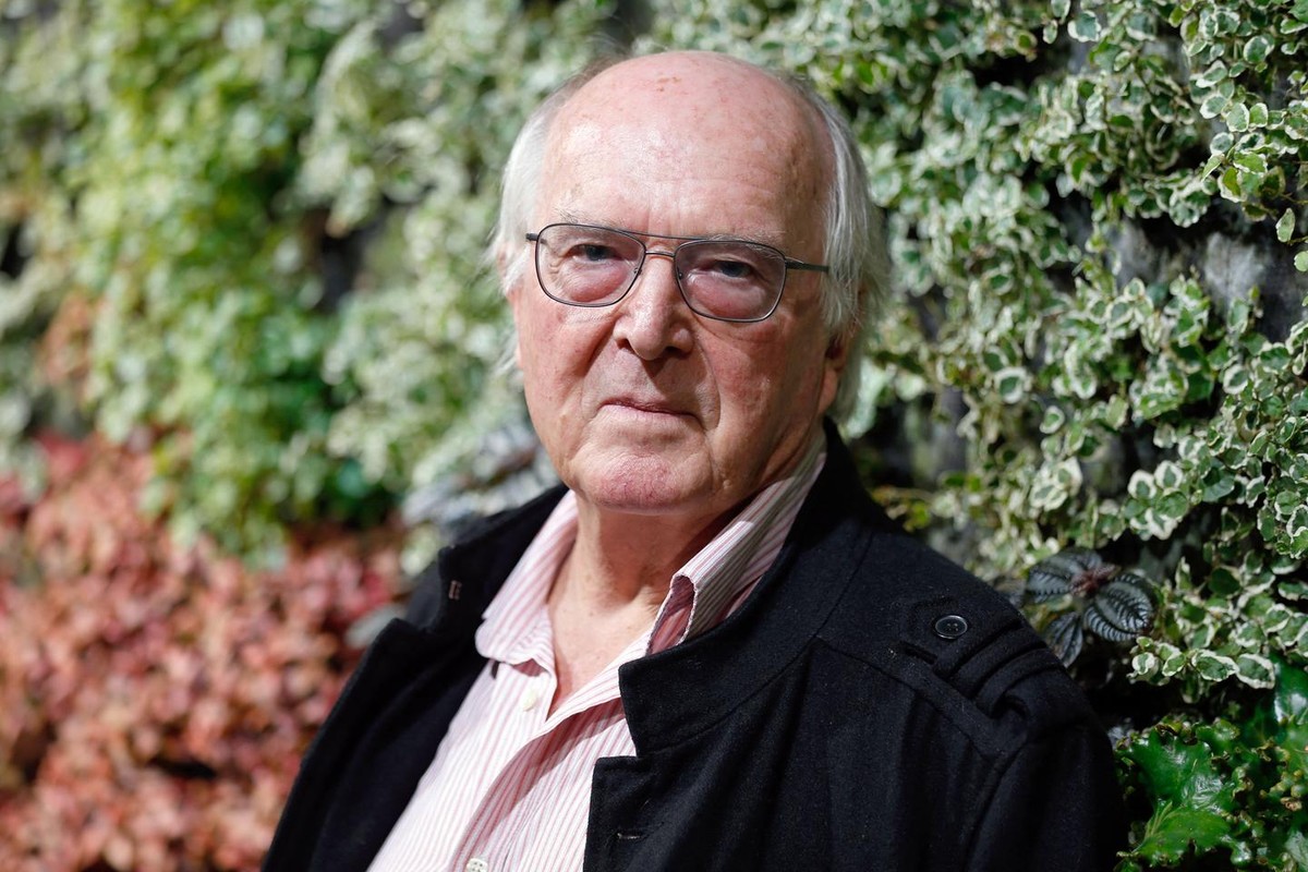 Úmrtí Francis Hallého, odborníka na tropické lesy