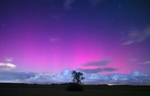 Více než v Laponsku: město ve Francii s největší šancí na pozorování polární záře